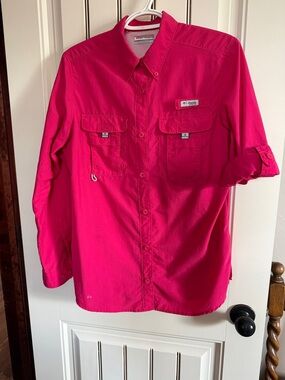 Columbia S (fits like M) pink Nylon camp/fishing shirt with vented back.